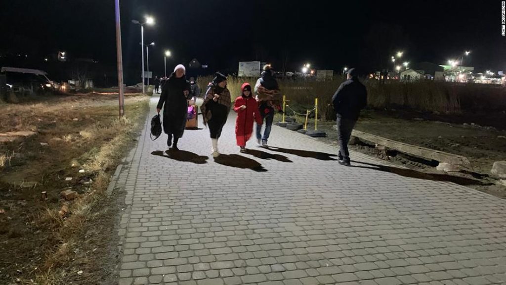 Gli ucraini aspettano più di 60 ore al confine