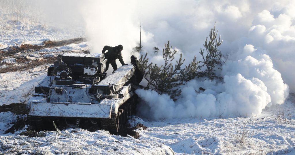 Funzionario Usa afferma che le unità russe vicino all'Ucraina si sono spostate in "posizioni offensive"