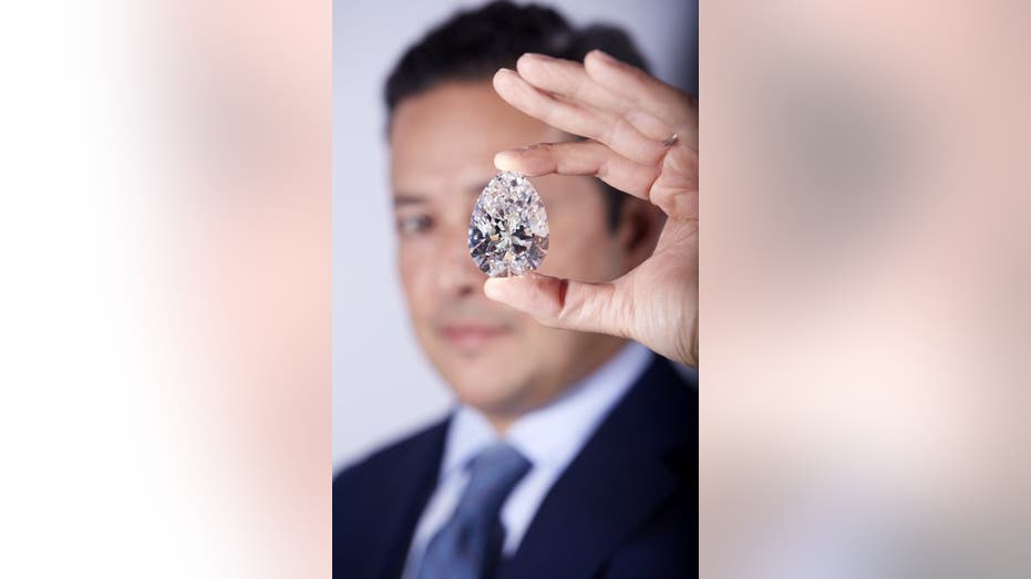 Un diamante a forma di pera da 228 carati è stato venduto da Christie's