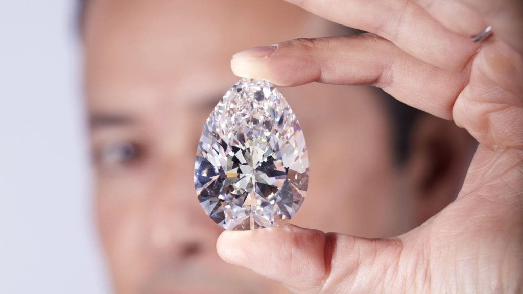 Il più grande diamante bianco mai messo all'asta potrebbe valere fino a 30 milioni di dollari