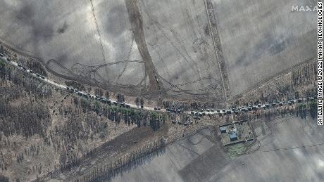 Le immagini satellitari di Maxar Technologies mostrano il convoglio il 28 febbraio. 