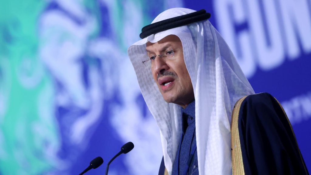 Il ministro dell'Energia saudita afferma che l'OPEC eliminerà la politica dalle decisioni petrolifere