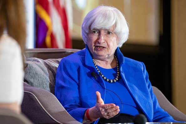 Il segretario al Tesoro Janet Yellen afferma che l'inflazione potrebbe aumentare per un anno