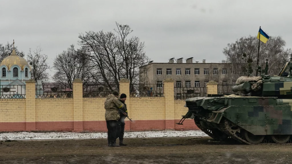 La strada da Kharkiv a Dnipro: checkpoint, armi e determinazione per combattere i russi