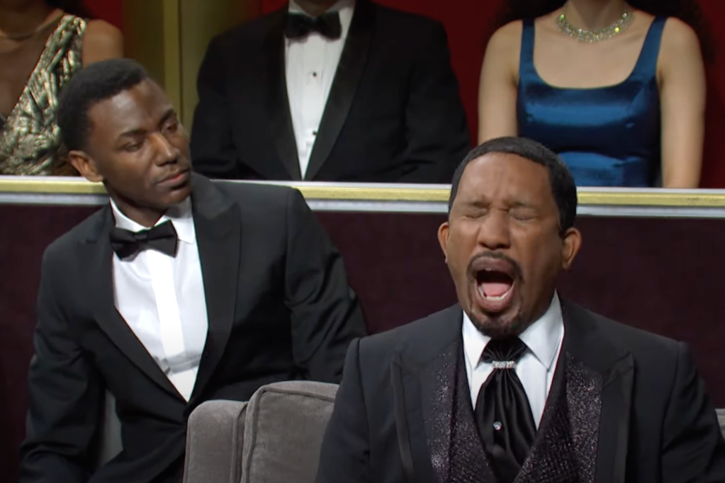 SNL copre lo schiaffo Oscar di Will Smith e Chris Rock nello schizzo, "Aggiornamento del fine settimana"