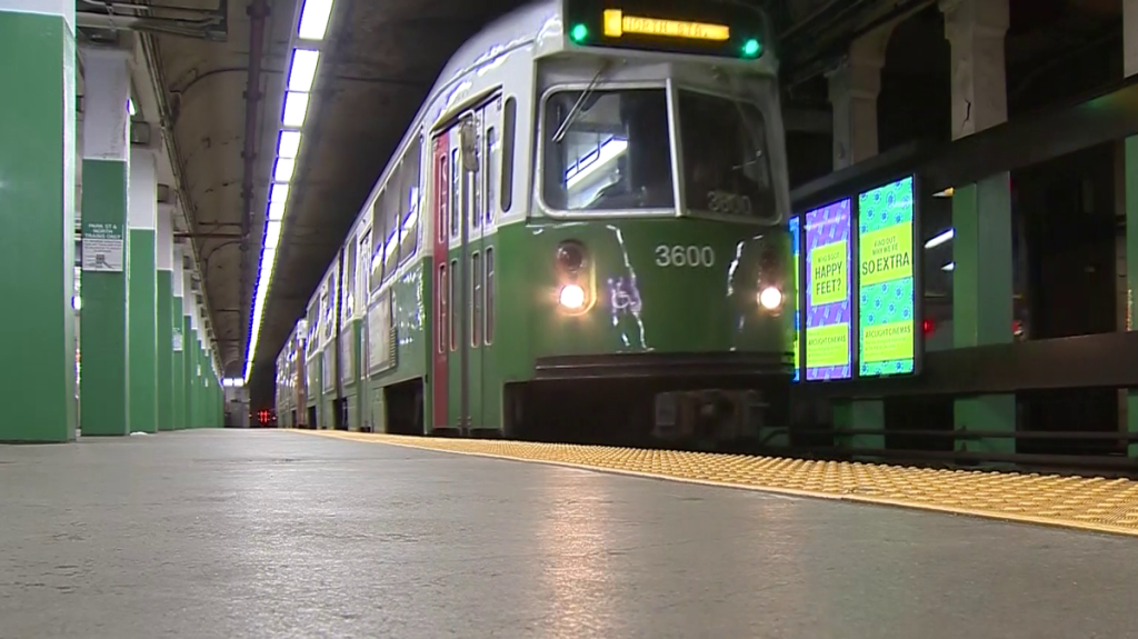 MBTA riprende il servizio Green Line due settimane dopo il crollo del garage