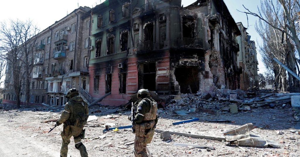 L'Ucraina afferma che decine di migliaia di persone sono state uccise a Mariupol e accusa la Russia di abusi
