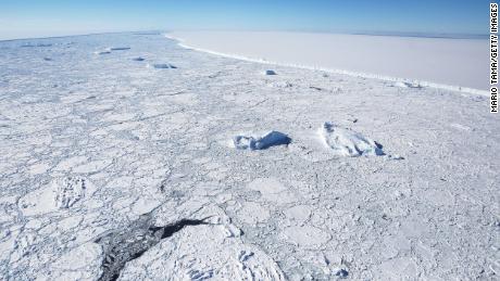 fiumi possenti nel cielo & # 39 ;  Potrebbe causare il collasso della più grande piattaforma di ghiaccio dell'Antartide