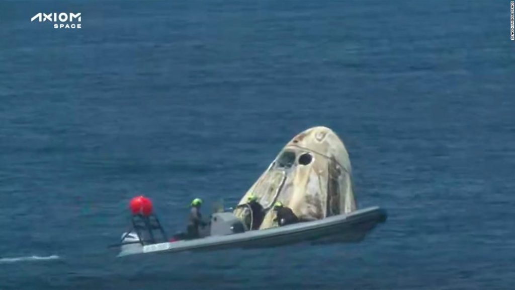 L'intera missione speciale degli astronauti SpaceX decolla con successo dopo una settimana di ritardo