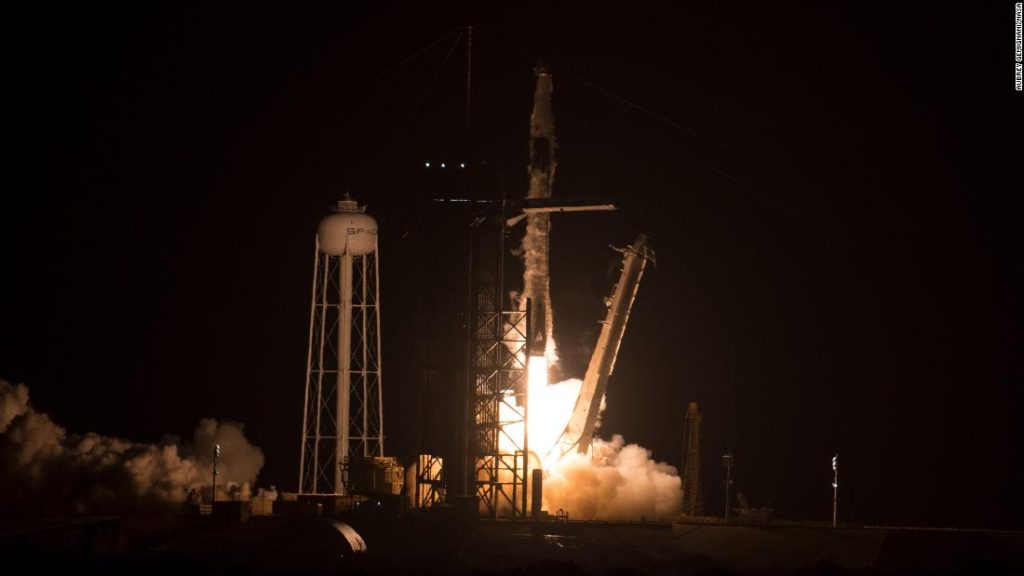 SpaceX lancia un'altra storica missione di astronauti