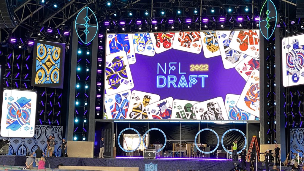 Uno sguardo dall'interno al Draft NFL: Las Vegas ospita uno degli eventi della major league