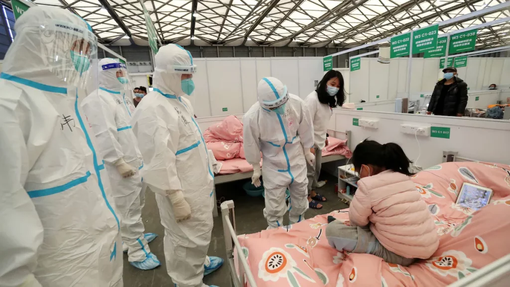 Blocco di Shanghai a causa del coronavirus: carenza di cibo, droni, animali affamati
