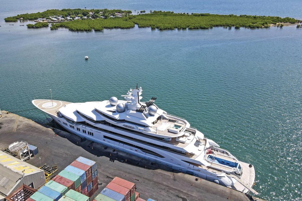 Gli Stati Uniti stanno cercando di confiscare uno yacht alle Fiji.  Ma chi lo possiede?