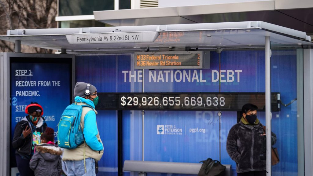 Il debito pubblico globale dovrebbe salire a 71 trilioni di dollari quest'anno: ricerca