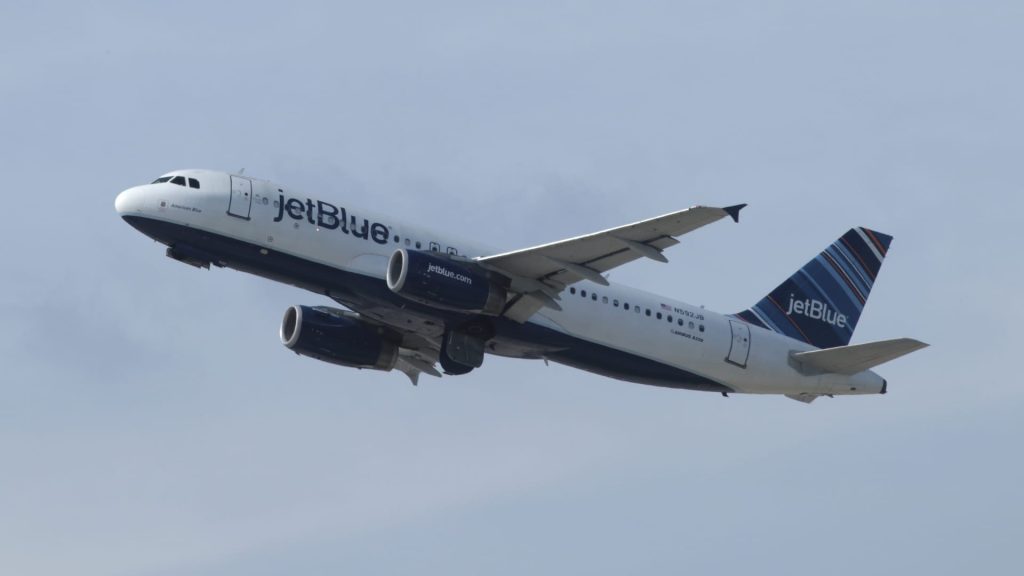 JetBlue offre bonus di presenza di $ 1.000 agli assistenti di volo per aumentare i viaggi primaverili
