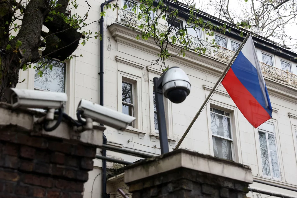 La storica espulsione dei diplomatici russi ridurrà lo spionaggio di Mosca