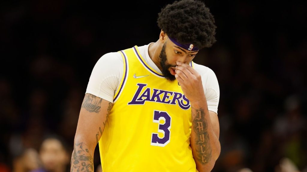 Los Angeles Lakers eliminati dai playoff dopo la settima sconfitta consecutiva - "Avevamo più squadre all'inizio che vittorie"