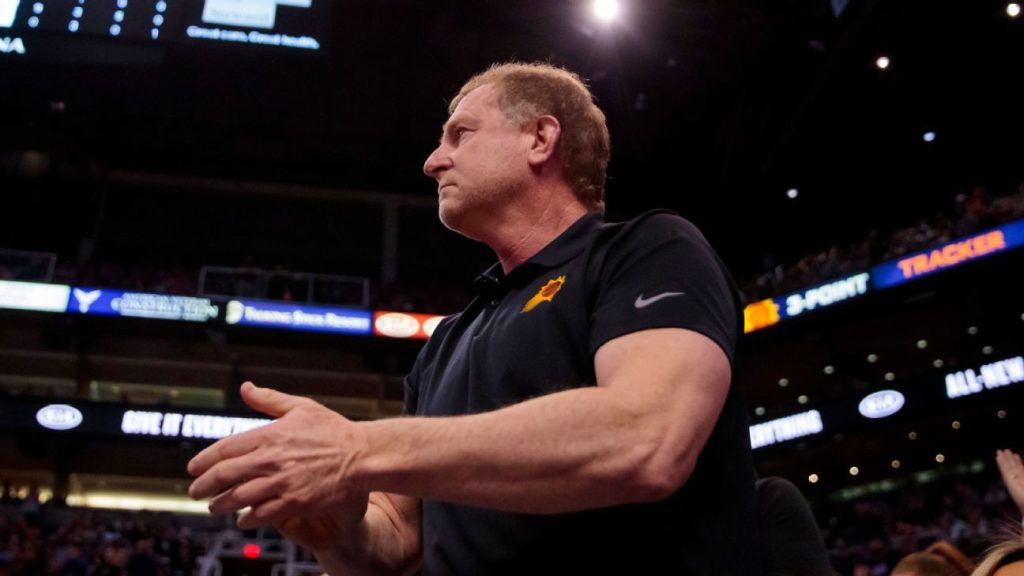 Robert Sarver, proprietario dei Phoenix Suns, va in pensione da CEO della Western Alliance nel mezzo di un'indagine NBA