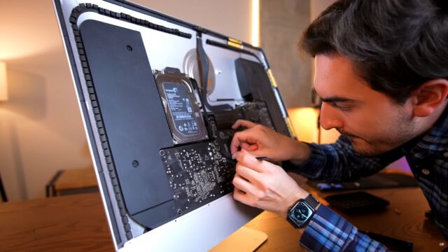 Rimuovere i componenti di iMac 2014.