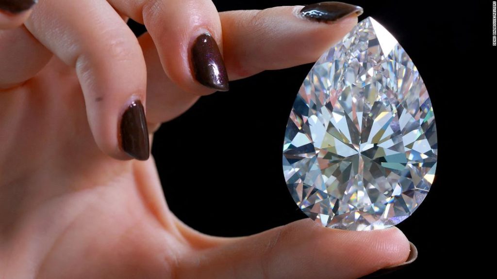 Il "Rock" è il più grande diamante bianco mai venduto all'asta, per 21,9 milioni di dollari
