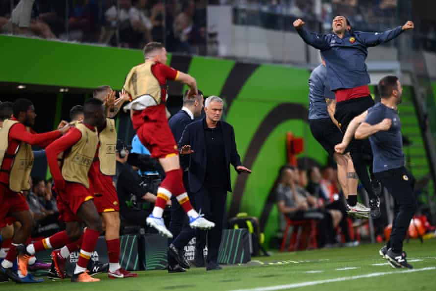 La reazione di Jose Mourinho è arrivata dopo che Nicolò Zaniolo (non nella foto) della Roma ha segnato il primo gol per la sua squadra.