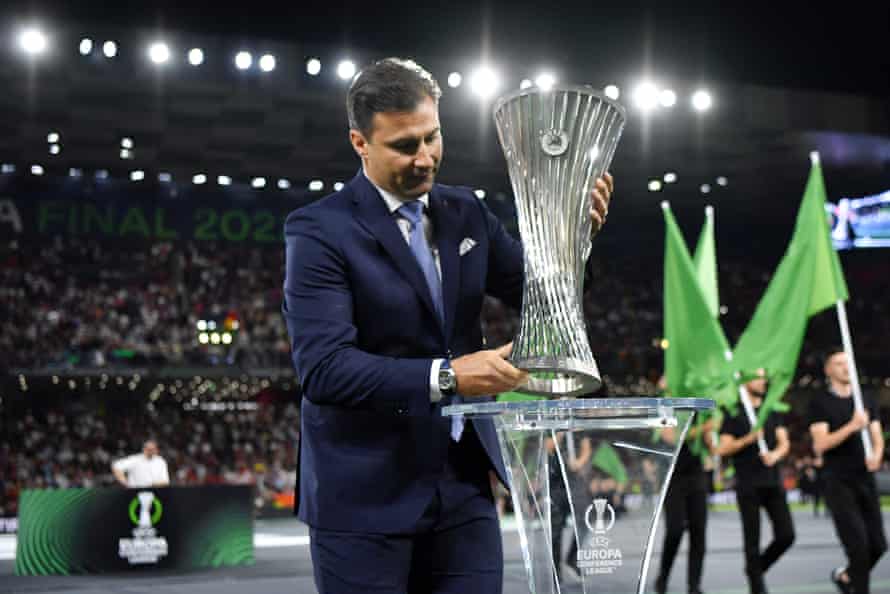 Vista dettagliata della UEFA Conference League Cup prima della finale di UEFA League 2022 tra Roma e Feyenoord.