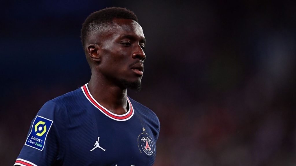 Idrissa Gueye ha chiesto al Paris Saint-Germain di spiegare l'assenza della maglia iridata