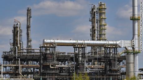 La raffineria di petrolio PCK a Schwedt, in Germania, è di proprietà della russa Rosneft. 