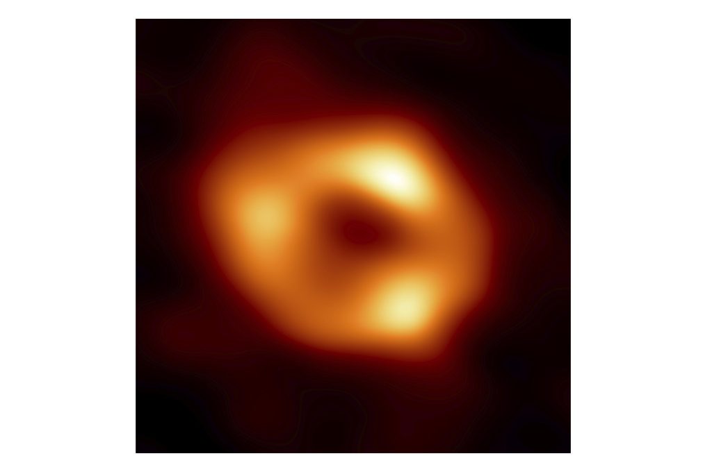 La prima immagine è stata presa da un buco nero al centro della Via Lattea