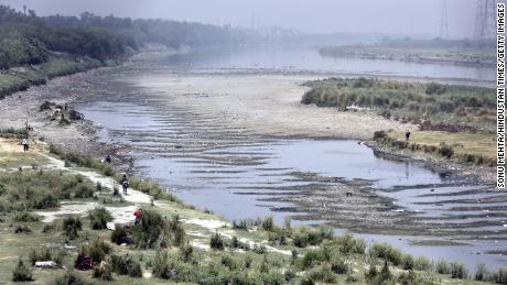 Il fiume Yamuna il 1 maggio a Nuova Delhi, in India. 