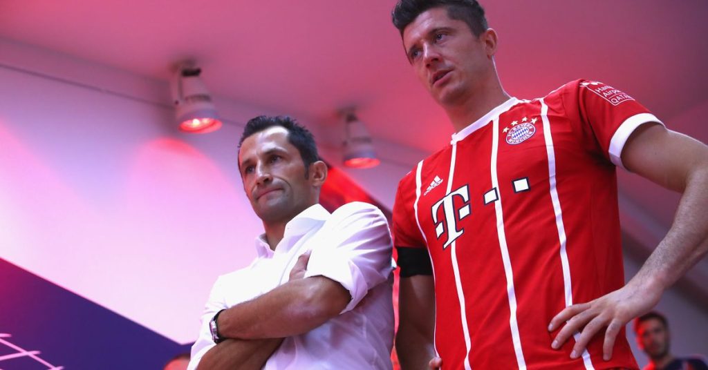 Robert Lewandowski e Hasan Salihamidzic del Bayern Monaco hanno resoconti diversi sulla presunta proposta del club