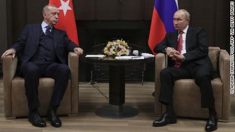 Il 29 settembre 2021 il presidente russo Vladimir Putin incontra il suo omologo turco Recep Tayyip Erdogan a Sochi. 