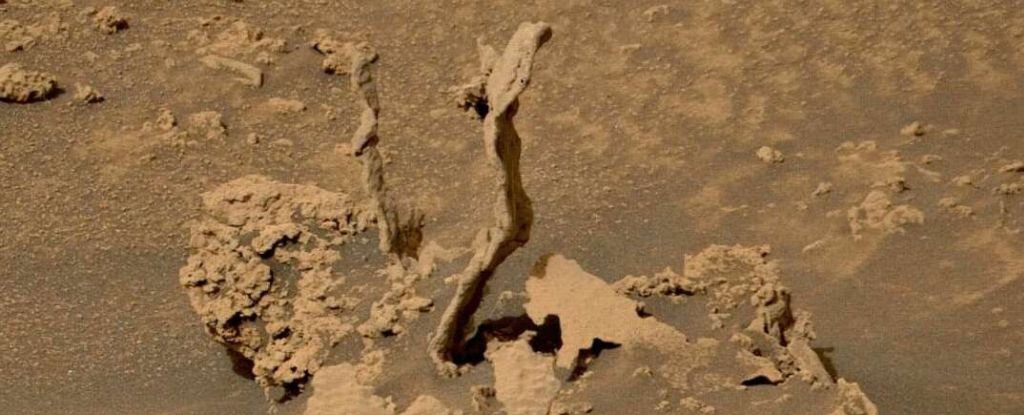 Curiosity ha trovato alcune costellazioni rocciose contorte dall'aspetto davvero strano sulla superficie di Marte