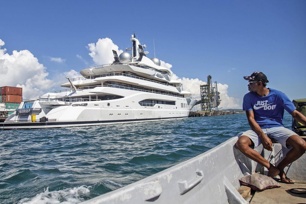 Gli Stati Uniti vincono la causa per il sequestro di uno yacht di lusso russo alle Fiji, salpa