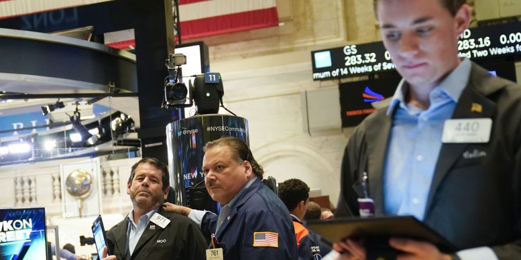 Il Dow scivola mentre l'S&P 500 chiude al rialzo