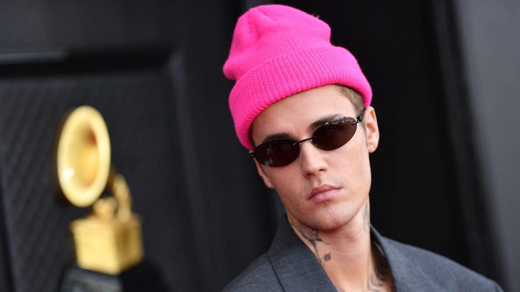 Justin Bieber rivela di avere una paralisi facciale