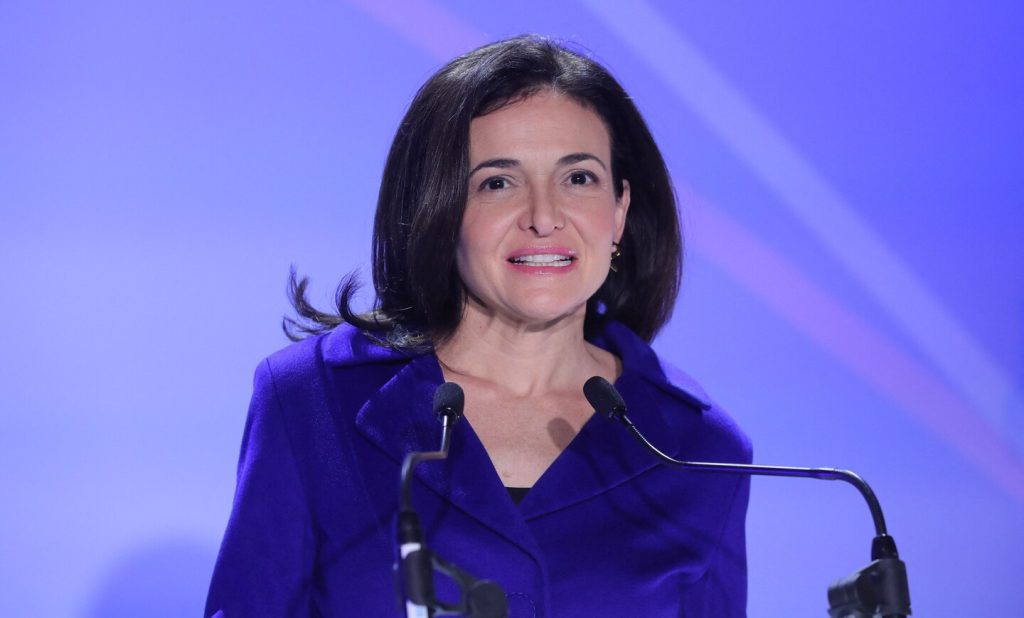 La scomparsa di Sheryl Sandberg, COO di Facebook, segna la fine di un'era per le donne nella tecnologia