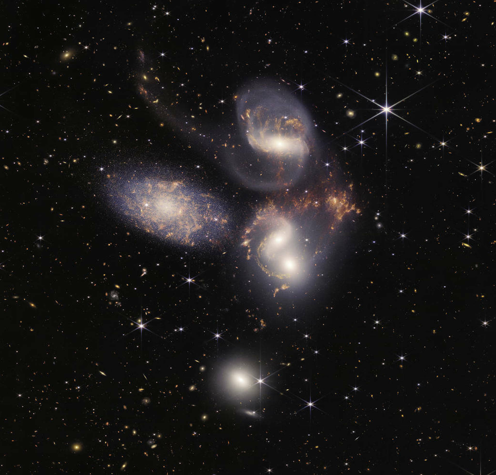 Un gruppo di galassie ripreso da vicino dal telescopio James Webb.