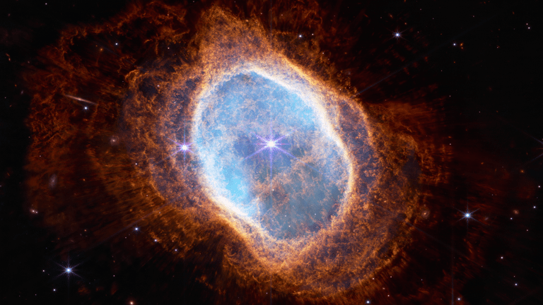 La nebulosa dell'anello meridionale (immagine NIRCam) del telescopio James Webb
