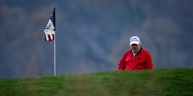 Il 21 novembre 2020 il presidente Trump gioca una partita a golf al Trump National Golf Course a Sterling, in Virginia.
