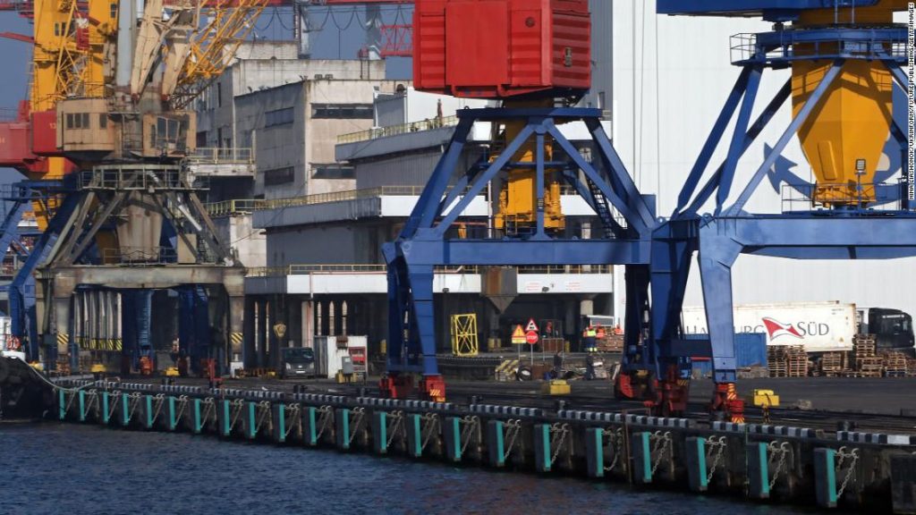 L'Ucraina sequestra una nave russa carica di grano nel porto del Mar Nero