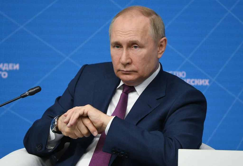 Il capo della CIA dice che 15.000 russi uccisi nella guerra in Ucraina, Putin in buona salute