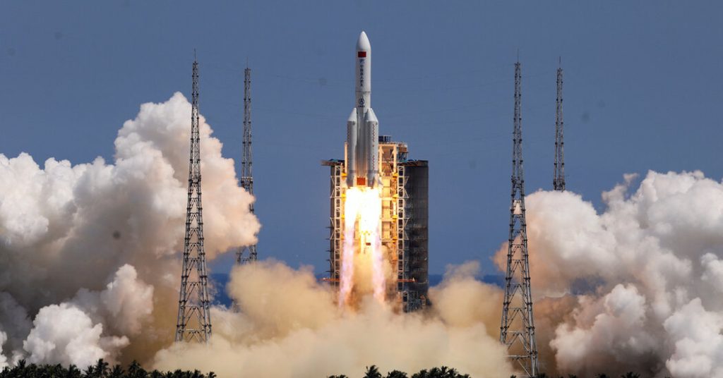 La Cina lancia la stazione spaziale Wentiana con un razzo gigante