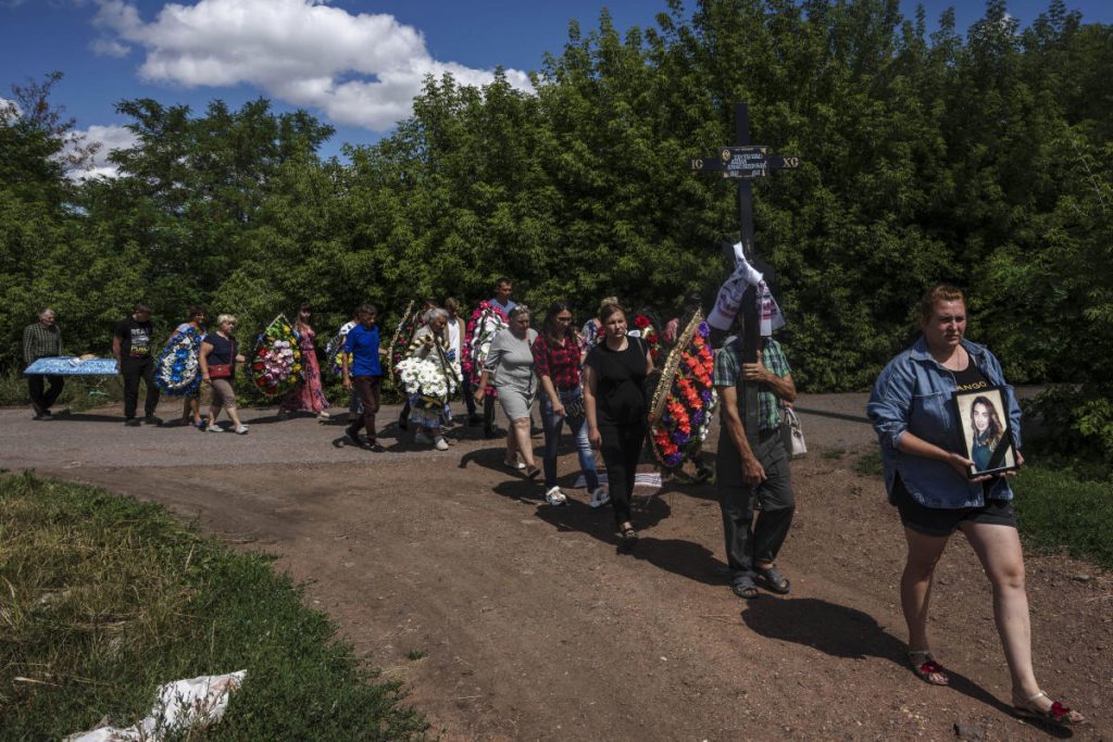 Ucraini evacuati costretti a tornare