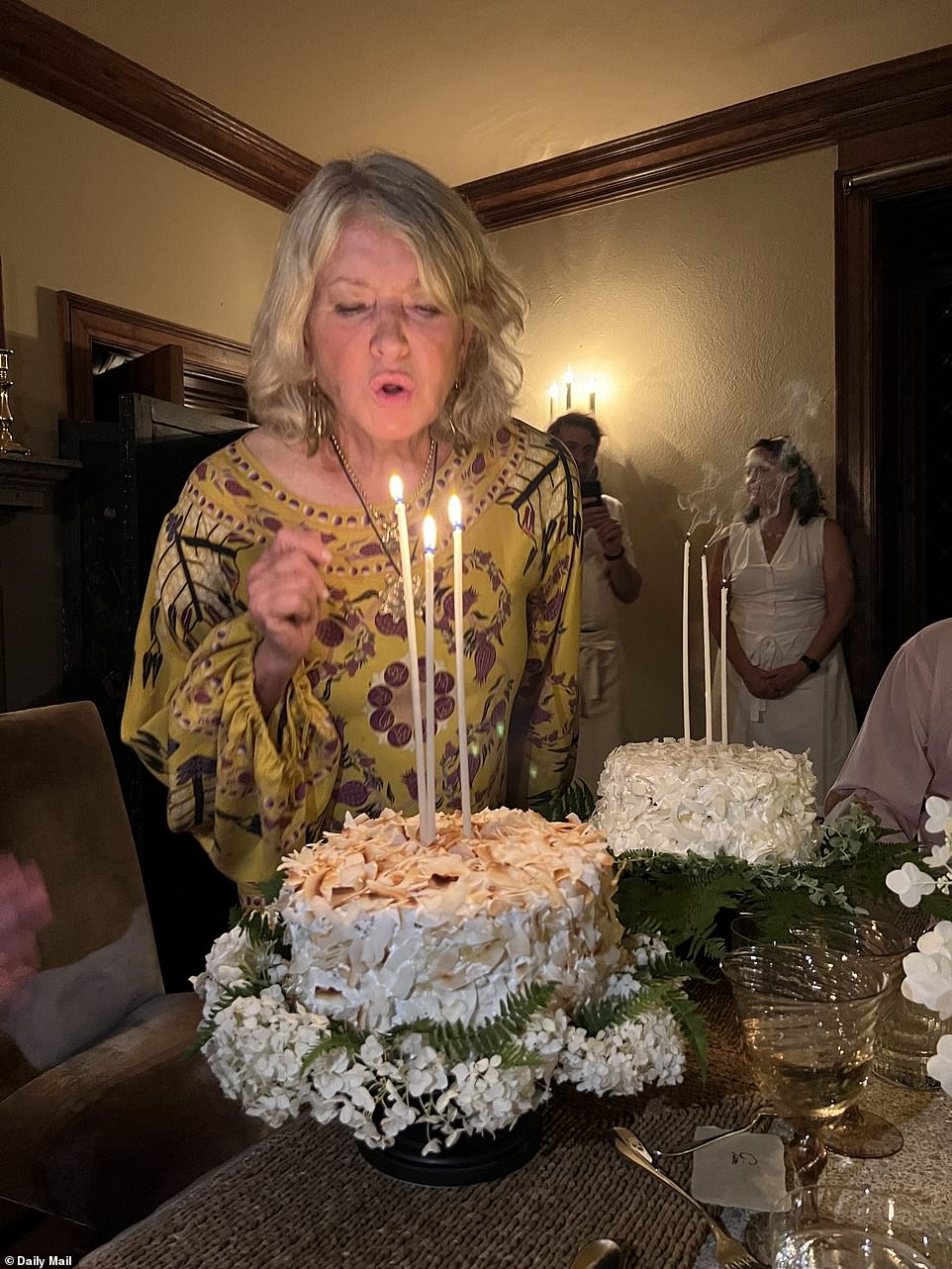 Celebrazioni natalizie: Martha Stewart ha festeggiato il suo 81° compleanno nella sua casa a Seal Harbor, nel Maine, con le sue migliori amiche