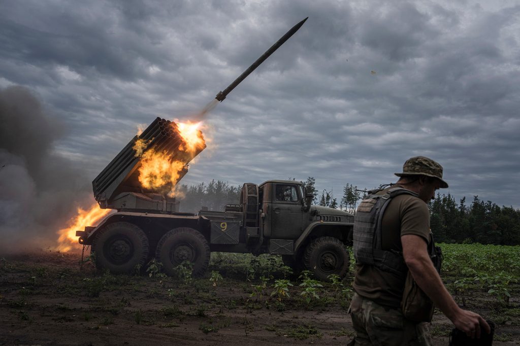 ucraino "locusta" Sparo contro le posizioni russe in prima linea nella regione di Kharkiv il 2 agosto, il giorno in cui Gurban è stato ucciso.