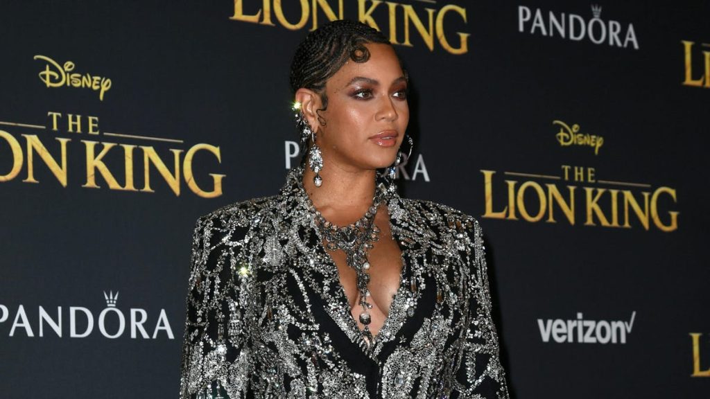 Beyoncé rimuove ufficialmente il campione di Kelly dall'album Renaissance;  Monica Lewinsky chiede un movimento simile nella canzone del 2013