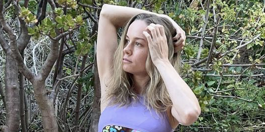 Brie Larson ha enormi addominali scolpiti, gambe in bikini nelle immagini IG