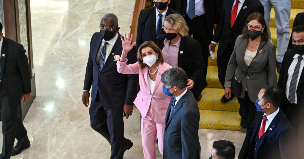 Il presidente della Camera degli Stati Uniti Pelosi arriva a Taiwan.  Aerei da guerra cinesi che volano nel cielo