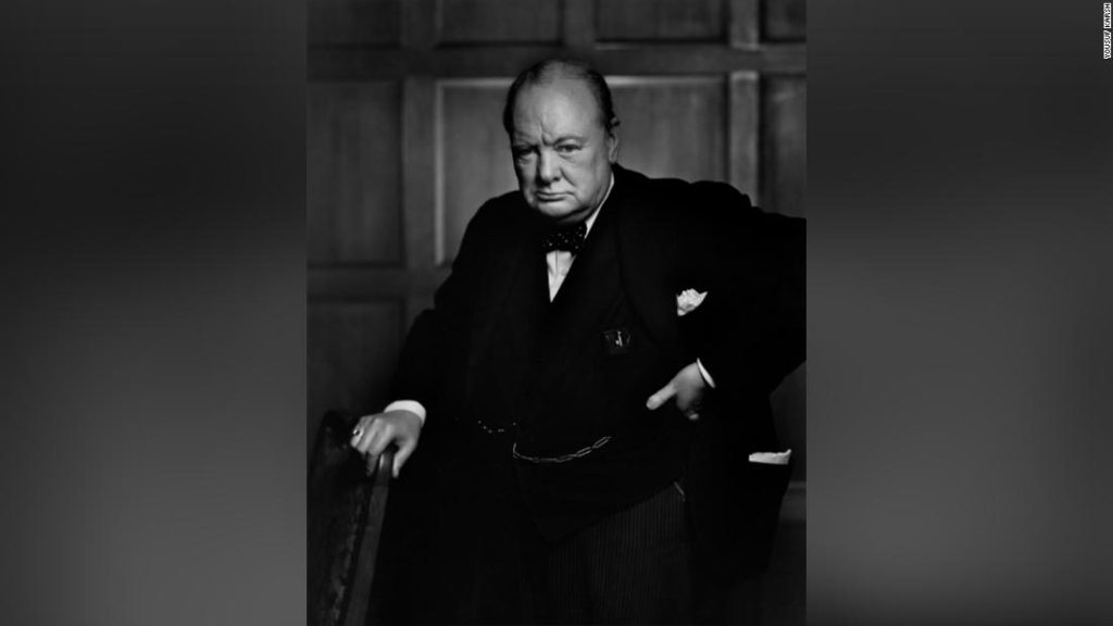 La famosa foto di Churchill scambiata con una copia nell'hotel di Ottawa, lo staff non se ne accorgeva da mesi